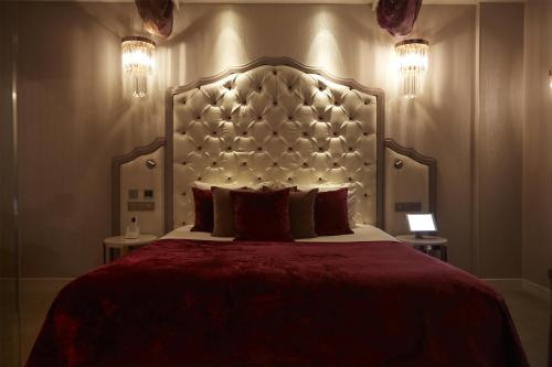 Deluxe Précieuse Room - With Jacuzzi del hotel Paris J'adore and Spa. Foto 3
