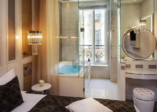 Classique Elégante Room - With Jacuzzi del hotel Paris J'adore and Spa. Foto 2