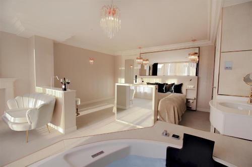 Prestige Sublime Room - With Jacuzzi del hotel Paris J'adore and Spa