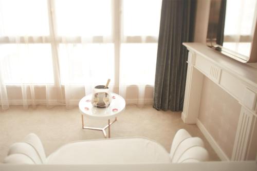 Prestige Sublime Room - With Jacuzzi del hotel Paris J'adore and Spa. Foto 4