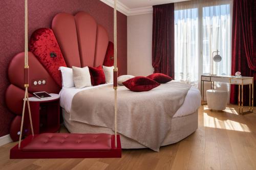 Deluxe Passion Room - With Jacuzzi del hotel Paris J'adore and Spa. Foto 5