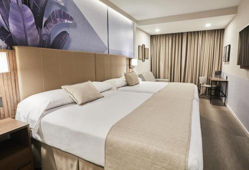 Habitación Familiar Deluxe con 2 camas grandes del hotel Riu Plaza Manhattan Times Square. Foto 2