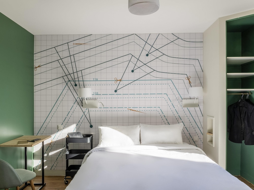 Habitación Standard con una cama doble del hotel Ibis Styles Asnières Centre. Foto 6