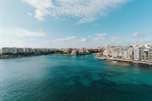 Habitación Superior con vistas al mar del hotel Cavalieri Hotel Malta, a member of Radisson Individuals
