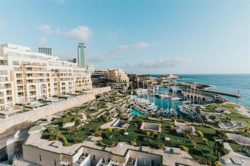 Habitación Estándar con vistas al puerto deportivo del hotel Cavalieri Hotel Malta, a member of Radisson Individuals
