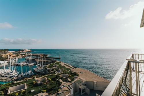 Habitación Estándar con vistas al puerto deportivo del hotel Cavalieri Hotel Malta, a member of Radisson Individuals. Foto 1