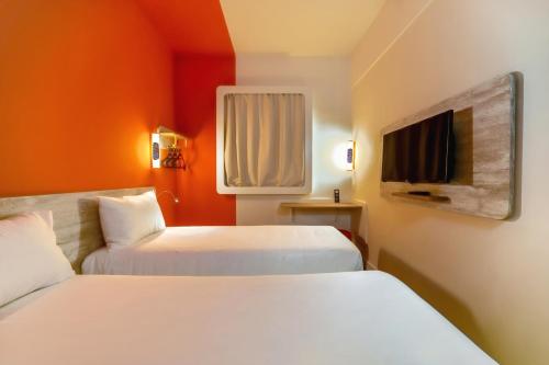 Habitación Doble Estándar - 2 camas del hotel ibis budget São Caetano. Foto 9