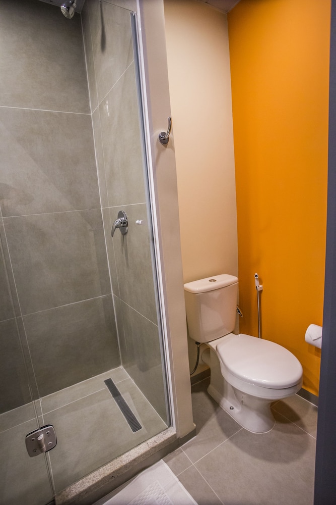 Habitación triple, 1 cama doble del hotel Ibis Budget Uberlandia. Foto 7