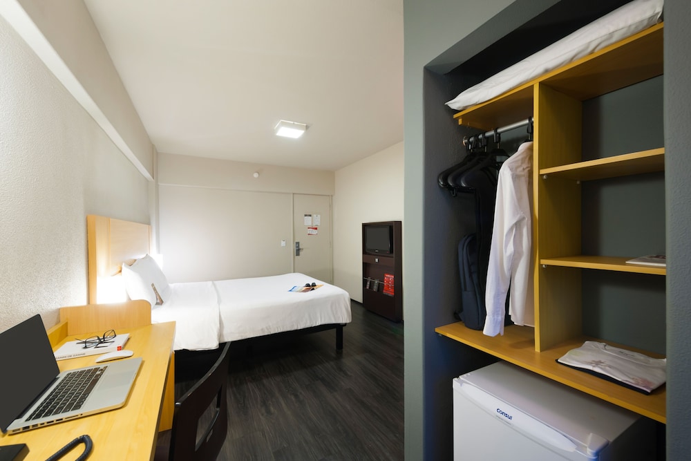 Habitación doble Standard con cama Queen Size del hotel Ibis Fortaleza Praia De Iracema. Foto 2