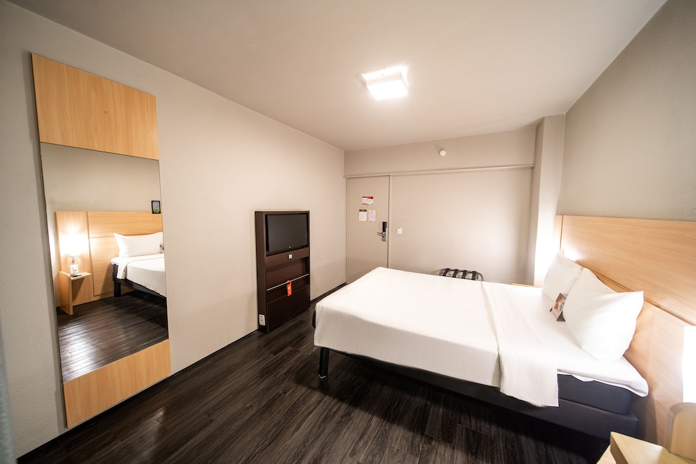 Habitación doble Standard con cama Queen Size del hotel Ibis Fortaleza Praia De Iracema. Foto 6