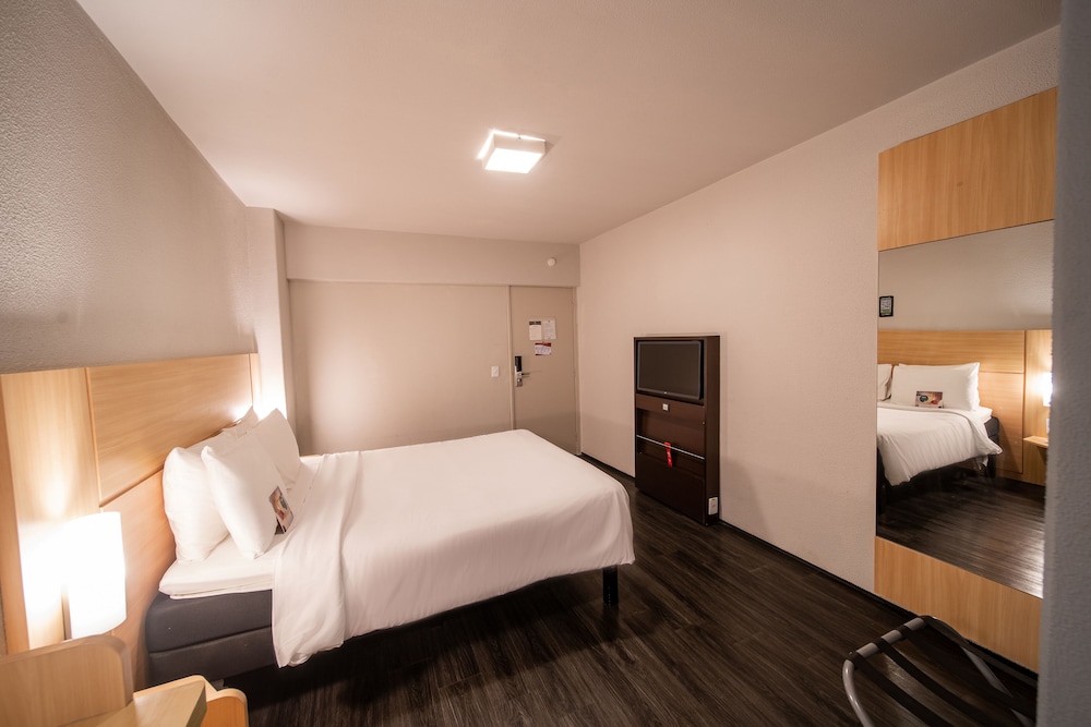 Habitación doble Standard con cama Queen Size del hotel Ibis Fortaleza Praia De Iracema. Foto 9