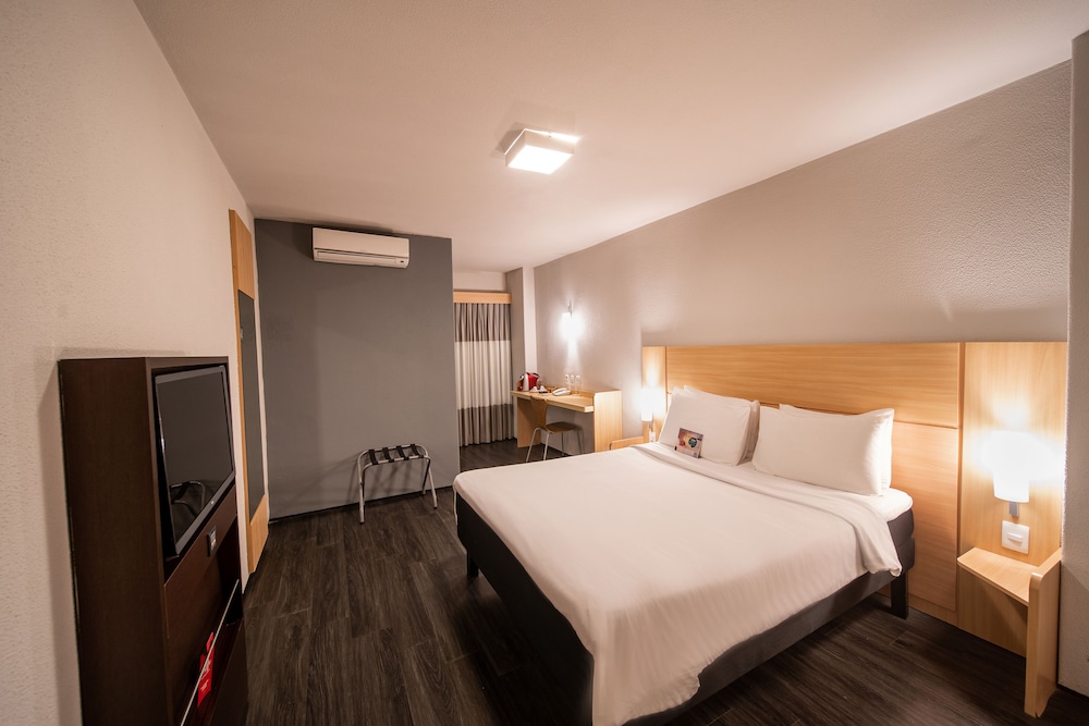 Habitación doble Standard con cama Queen Size del hotel Ibis Fortaleza Praia De Iracema. Foto 10