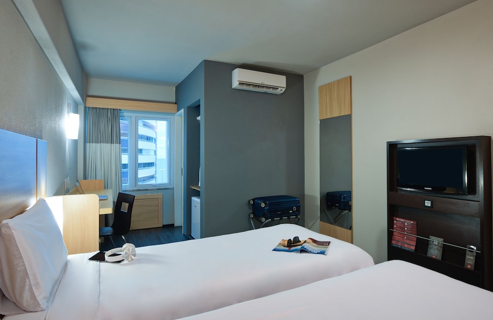 Habitación doble Standard con 2 camas individuales del hotel Ibis Fortaleza Praia De Iracema. Foto 4