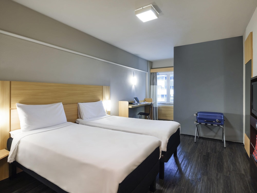 Habitación doble Standard con 2 camas individuales del hotel Ibis Fortaleza Praia De Iracema. Foto 9