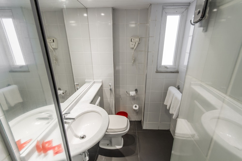 Habitación doble adaptada con cama Queen Size del hotel Ibis Fortaleza Praia De Iracema. Foto 4