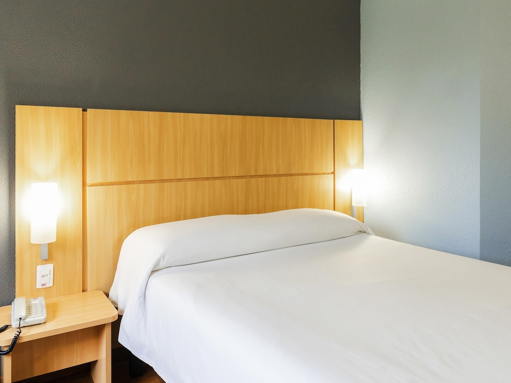Habitación Estándar con 1 cama doble del hotel Ibis Curitiba Aeroporto. Foto 1