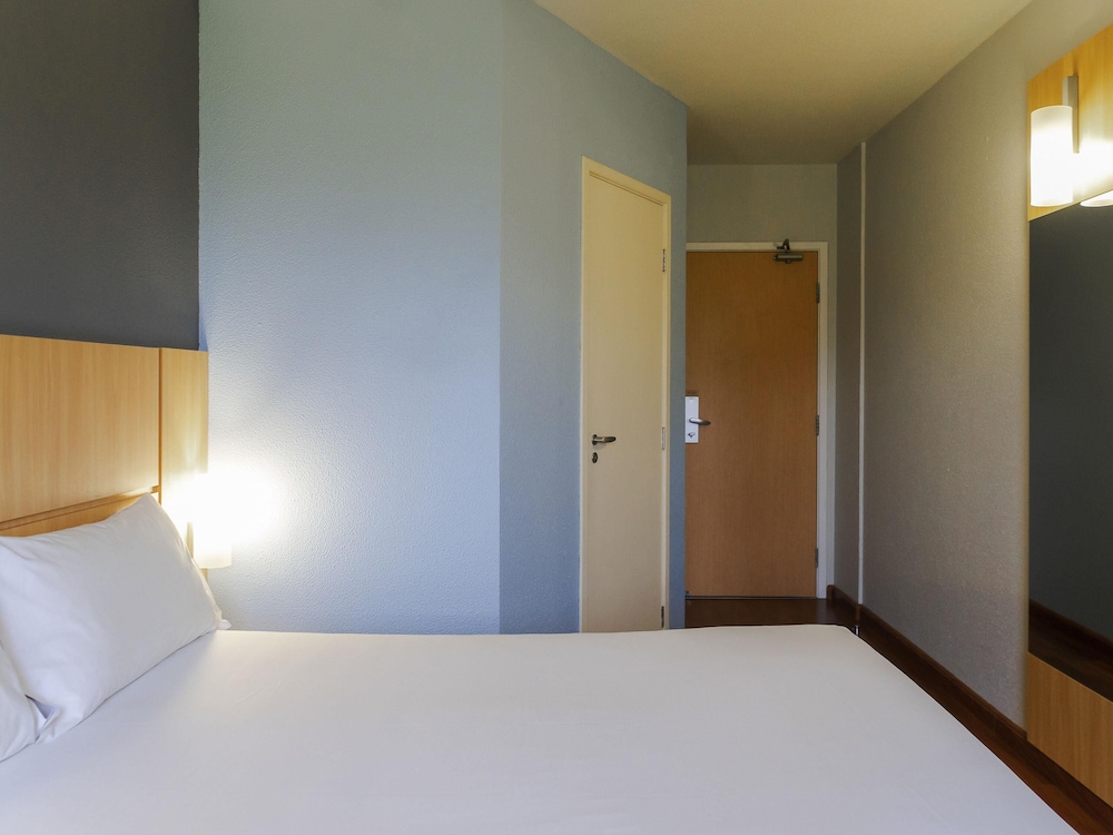 Habitación Estándar con 1 cama doble del hotel Ibis Curitiba Aeroporto. Foto 2