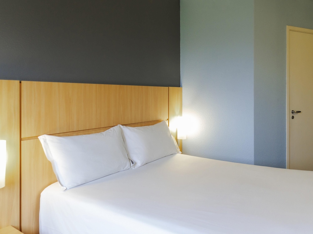 Habitación Estándar con 1 cama doble del hotel Ibis Curitiba Aeroporto. Foto 4
