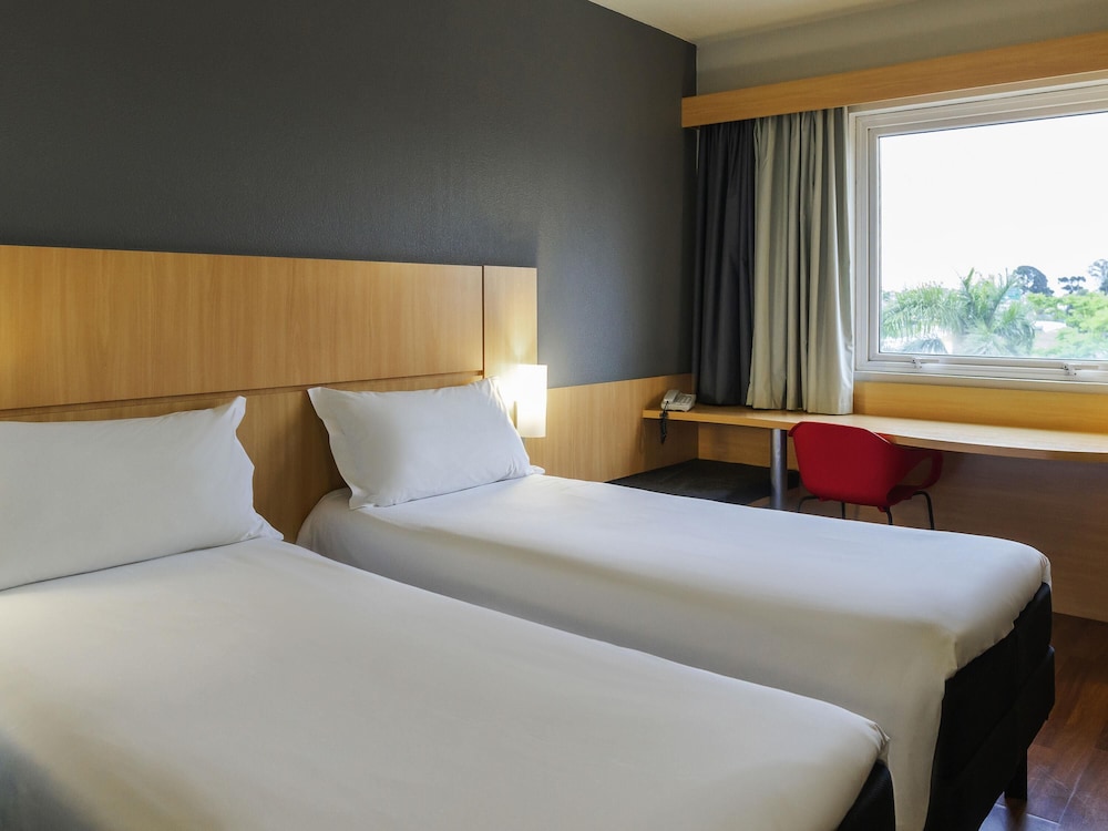 Habitación estándar con 2 camas individuales del hotel Ibis Curitiba Aeroporto