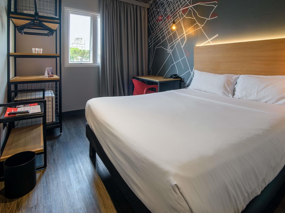 Apartamento Standard con cama doble del hotel Ibis Curitiba Batel. Foto 4