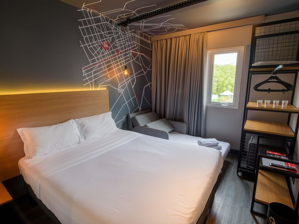 Habitación Standard con 1 cama doble y 1 sofá cama para niños de hasta 12 años del hotel Ibis Curitiba Batel