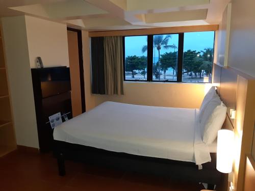 Habitación Doble Estándar del hotel Ibis Maceio Pajucara. Foto 3