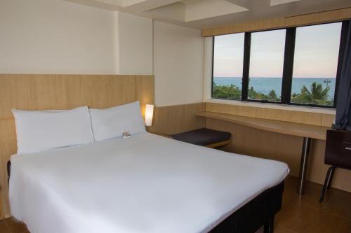 Habitación Doble Estándar del hotel Ibis Maceio Pajucara. Foto 6