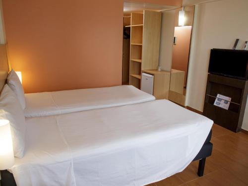Habitación Doble Estándar - 2 camas del hotel Ibis Maceio Pajucara. Foto 3