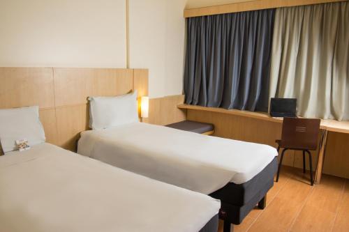 Habitación Doble Estándar - 2 camas del hotel Ibis Maceio Pajucara. Foto 4