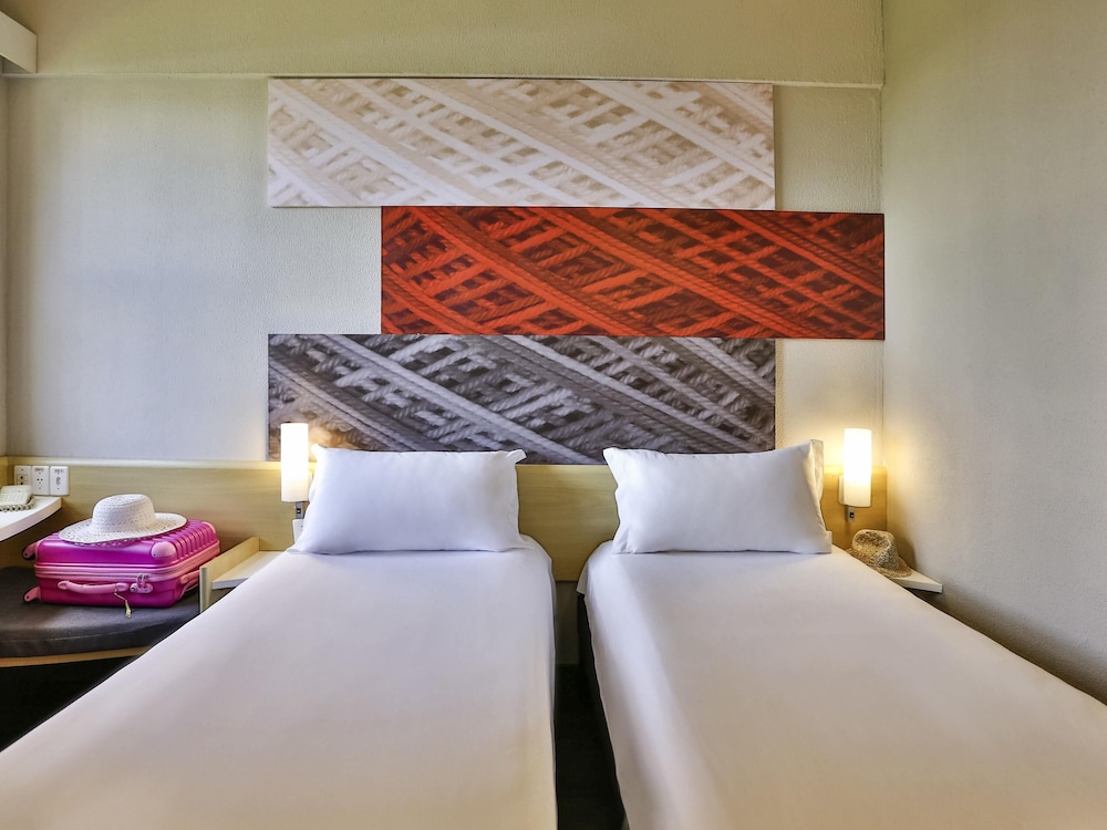 Habitación Standard con 2 camas individuales del hotel Ibis Maringa. Foto 4