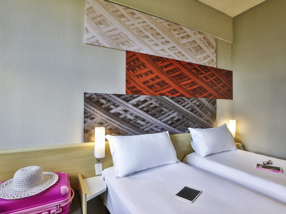 Habitación Standard con 2 camas individuales del hotel Ibis Maringa. Foto 5