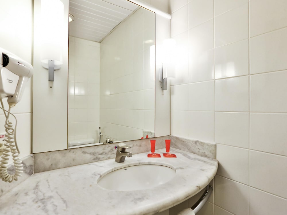 Habitación Standard con 2 camas individuales del hotel Ibis Maringa. Foto 7