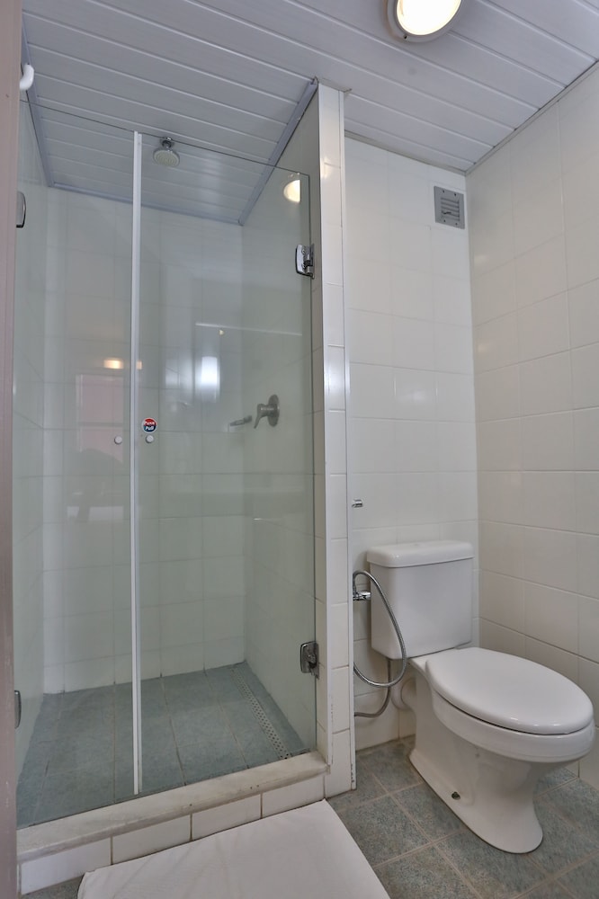 Habitación Standard con 2 camas individuales del hotel Ibis Maringa. Foto 8