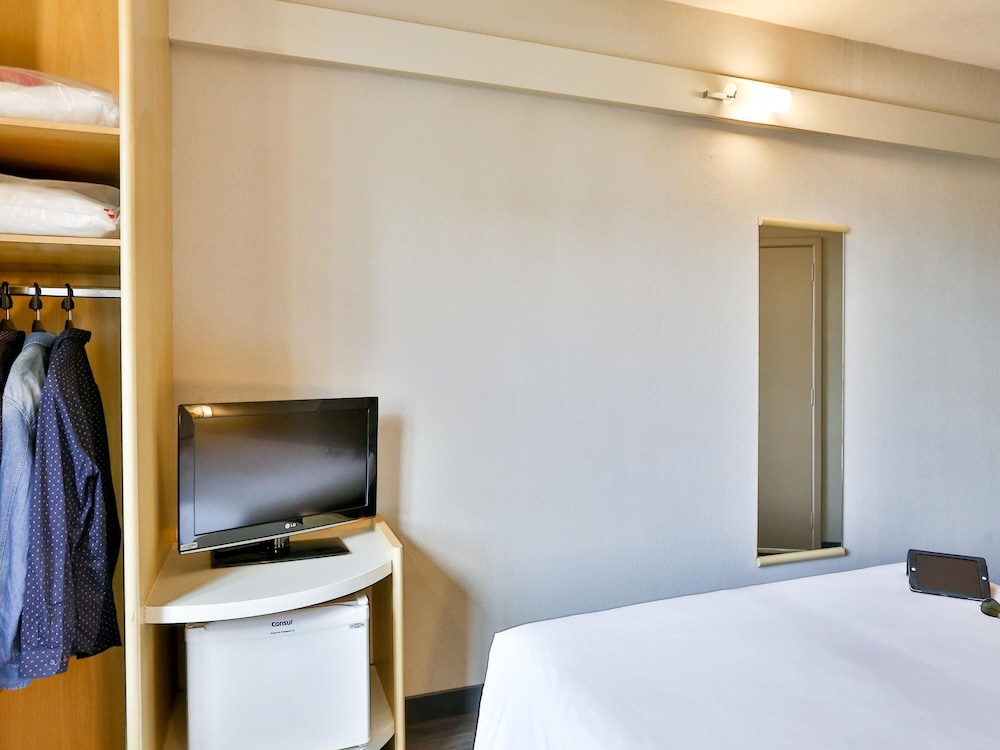 Apartamento familiar con dos camas dobles del hotel Ibis Maringa. Foto 3