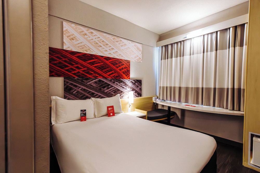Habitación Standard con cama queen del hotel Ibis Maringa. Foto 16