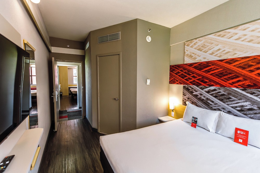 Apartamento familiar con dos camas dobles del hotel Ibis Maringa. Foto 8