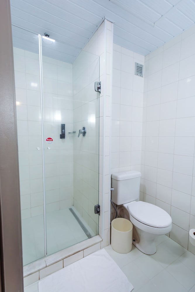 Apartamento familiar con dos camas dobles del hotel Ibis Maringa. Foto 10
