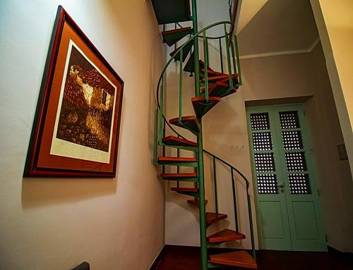 Standard Twin Room with Sofa del hotel Triana. Foto 9