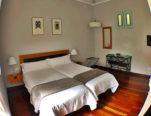 Standard Twin Room with Sofa del hotel Triana. Foto 3