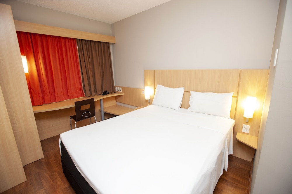 Habitación Standard con cama doble del hotel Ibis Recife Boa Viagem. Foto 2