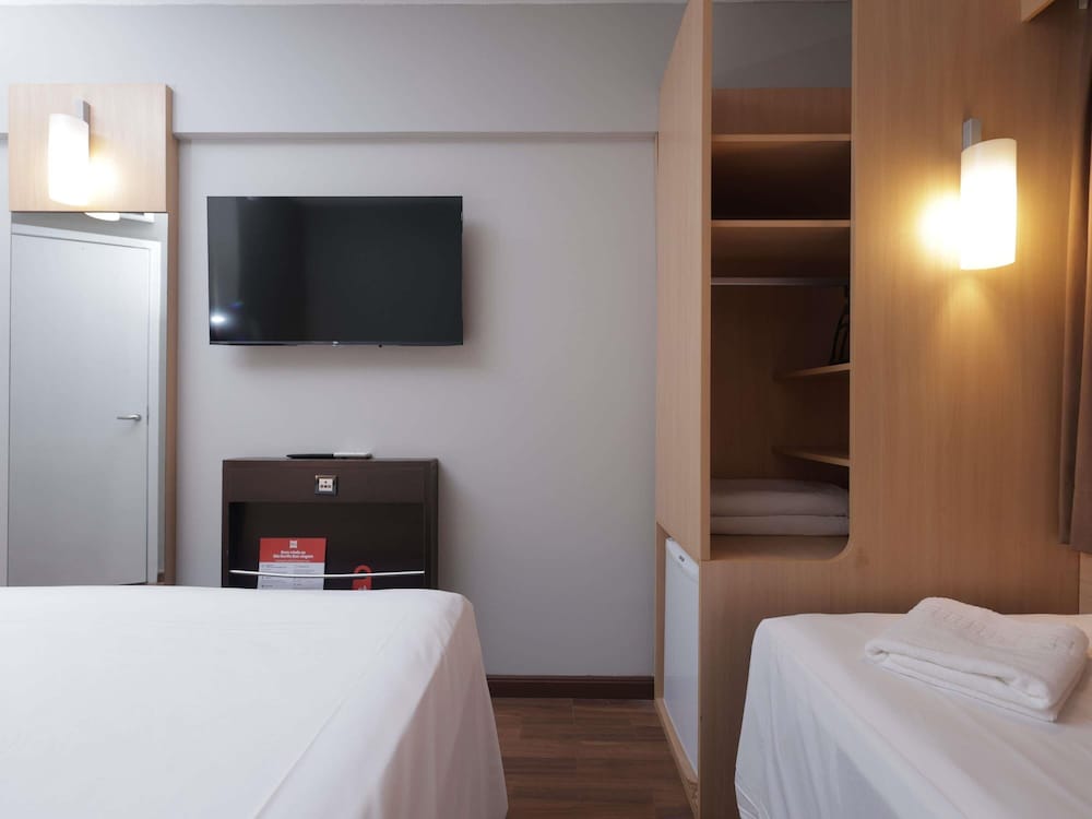 Habitacion Standard con 1 cama doble y 1 cama individual del hotel Ibis Recife Boa Viagem. Foto 6
