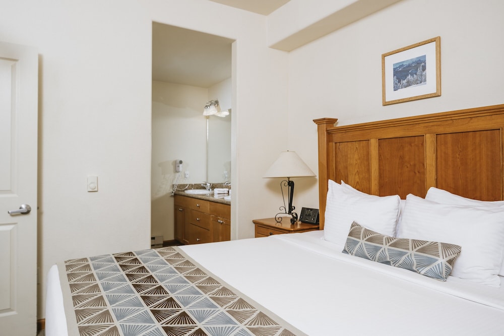 Casa adosada, 3 habitaciones (Three Bedroom Townhome) del hotel Juniper Springs Resort. Foto 2