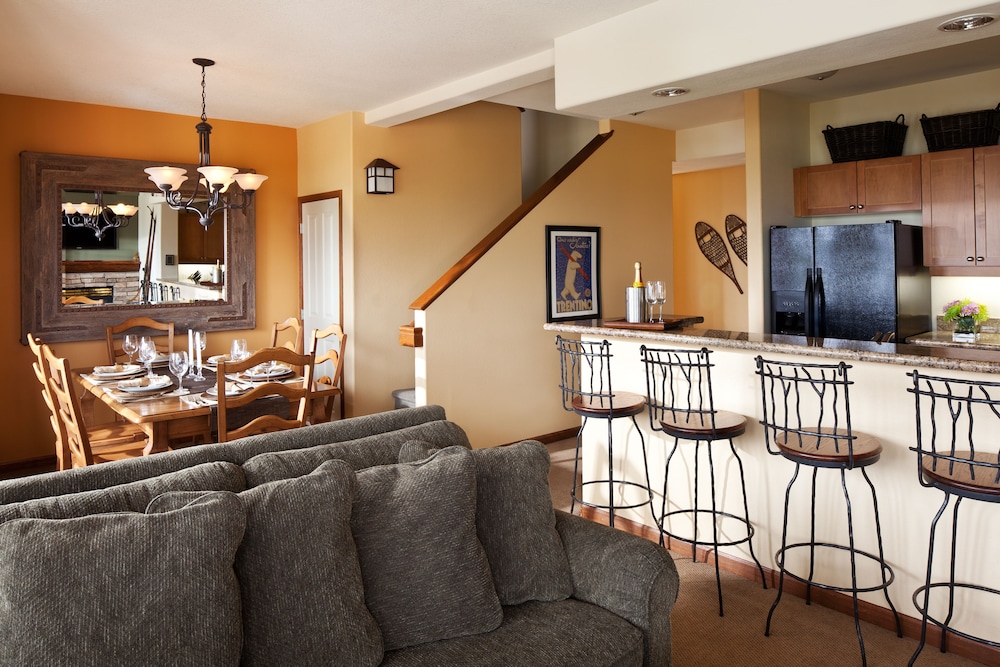 Casa adosada, 3 habitaciones (Three Bedroom Townhome) del hotel Juniper Springs Resort. Foto 5