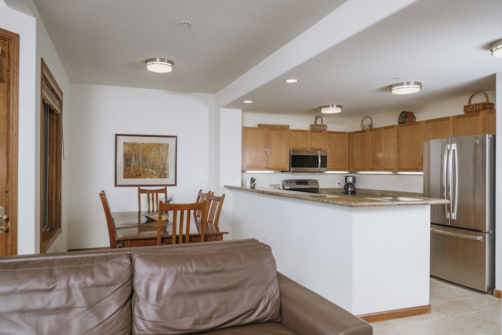 Casa adosada, 3 habitaciones (Three Bedroom Townhome) del hotel Juniper Springs Resort. Foto 7