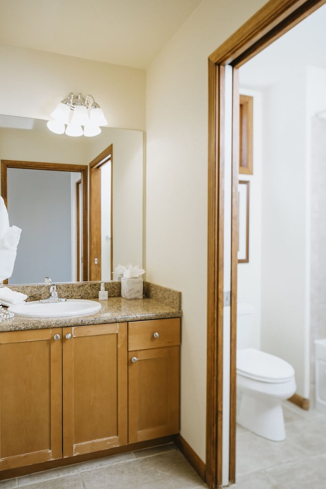 Casa adosada, 3 habitaciones (Three Bedroom Townhome) del hotel Juniper Springs Resort. Foto 8