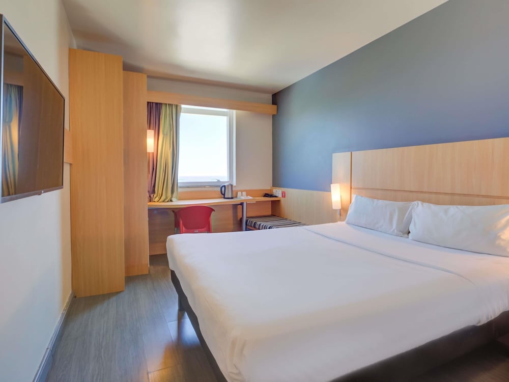 Habitación Standard con una cama doble y vistas al mar del hotel Ibis Rio De Janeiro Barra Da Tijuca. Foto 6