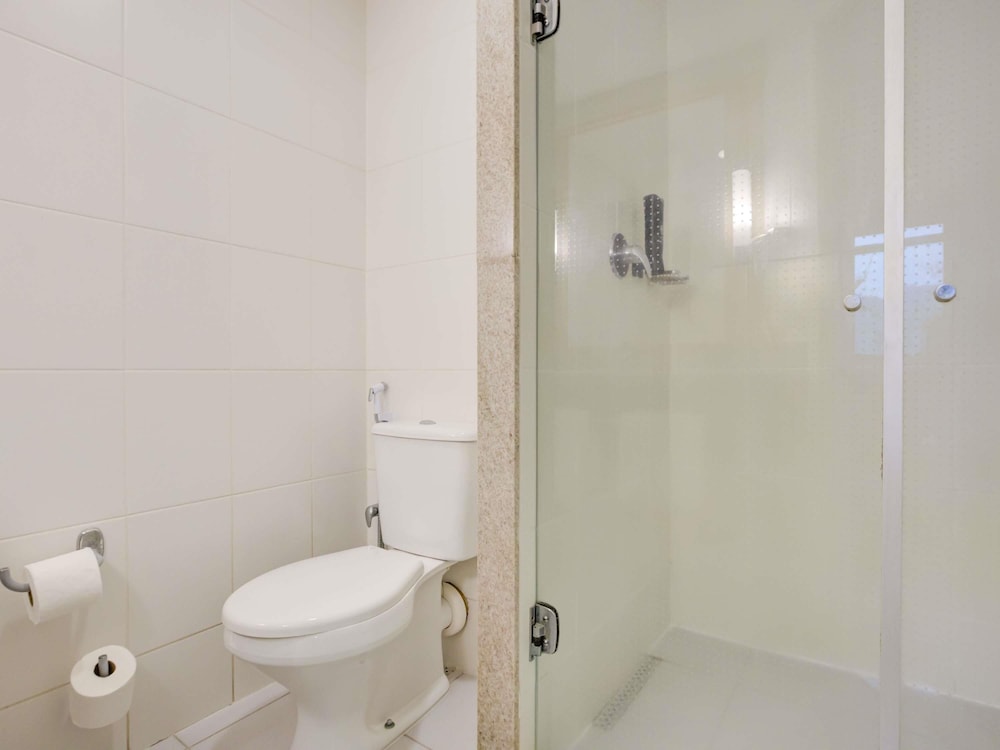Habitación Standard con una cama doble y vistas al mar del hotel Ibis Rio De Janeiro Barra Da Tijuca. Foto 9