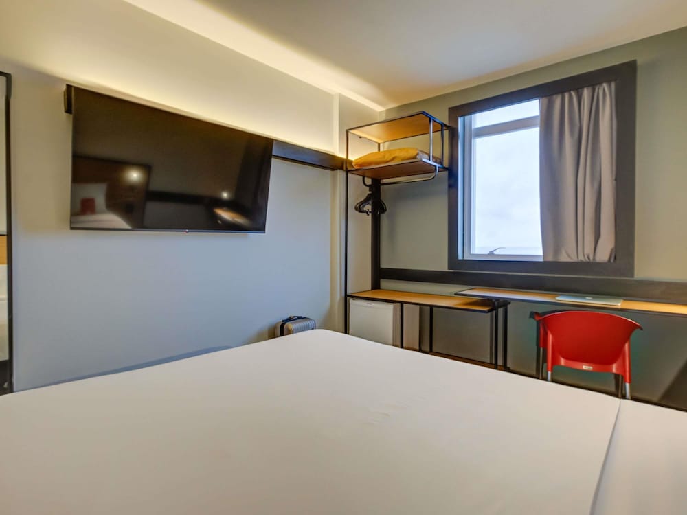 Habitación Standard con una cama doble y vistas al mar del hotel Ibis Rio De Janeiro Barra Da Tijuca. Foto 11