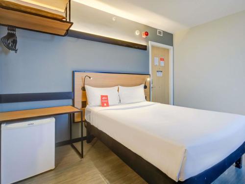 HABITACIÓN STANDARD ADAPTADA CON 1 CAMA DOBLE del hotel Ibis Rio De Janeiro Barra Da Tijuca. Foto 8