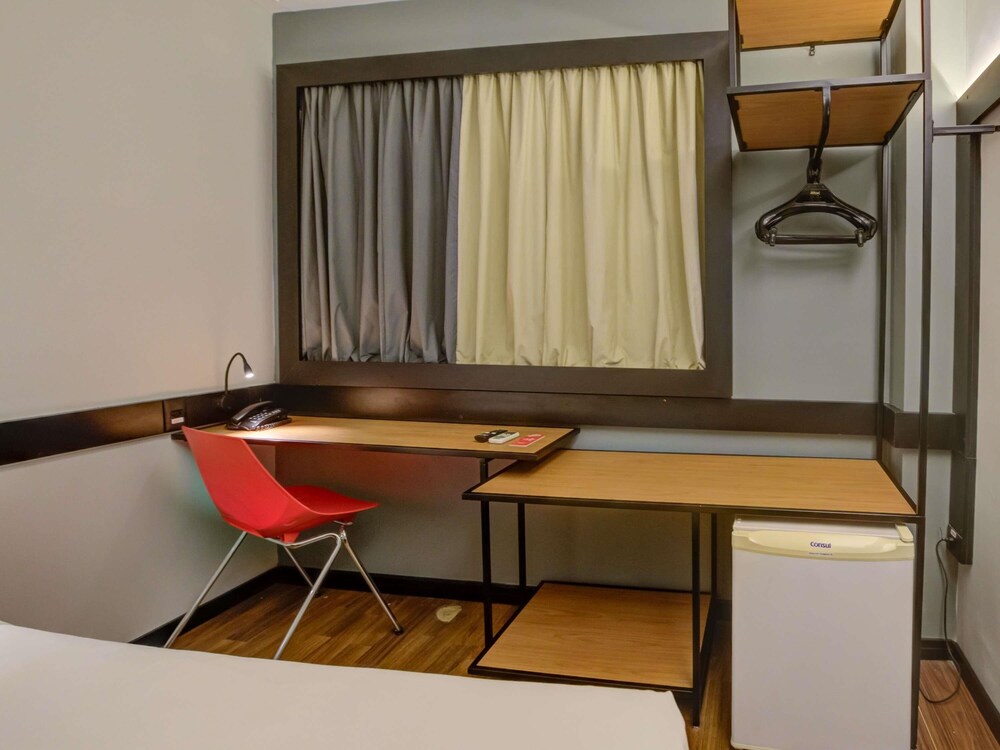 Habitación Standard con 2 camas individuales del hotel Ibis Rio De Janeiro Santos Dumont. Foto 1